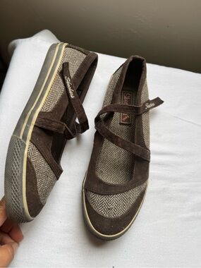 Vintage-inspired Skechers Mary Jane platform flats Size 8
